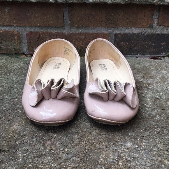 Mossimo flats - Picture 1 of 4